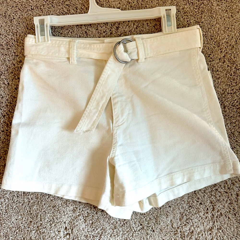 Gap size 4 white shorts, high waisted with optional and adjustable belt